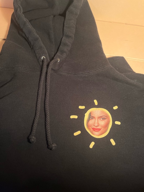 Kylie Jenner Tops - KYLIE JENNER (Rise & Shine ) HOODIE size small ☀️☀️☀️☀️☀️☀️